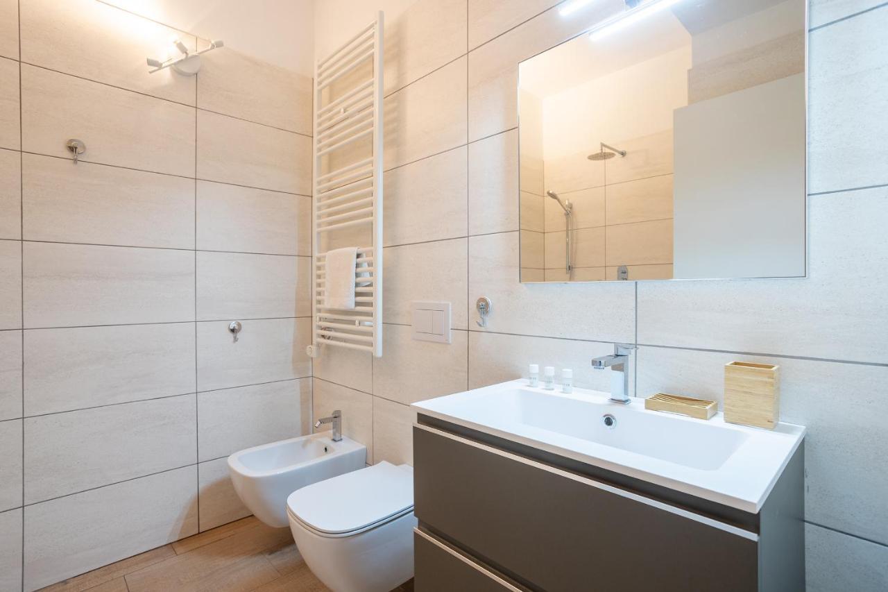 City Centre Apartment - 10 Minutes To Duomo - Free Wifi E Netflix Milano Exteriör bild