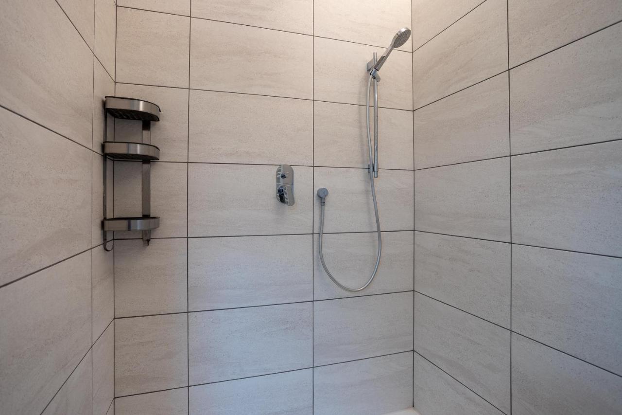 City Centre Apartment - 10 Minutes To Duomo - Free Wifi E Netflix Milano Exteriör bild